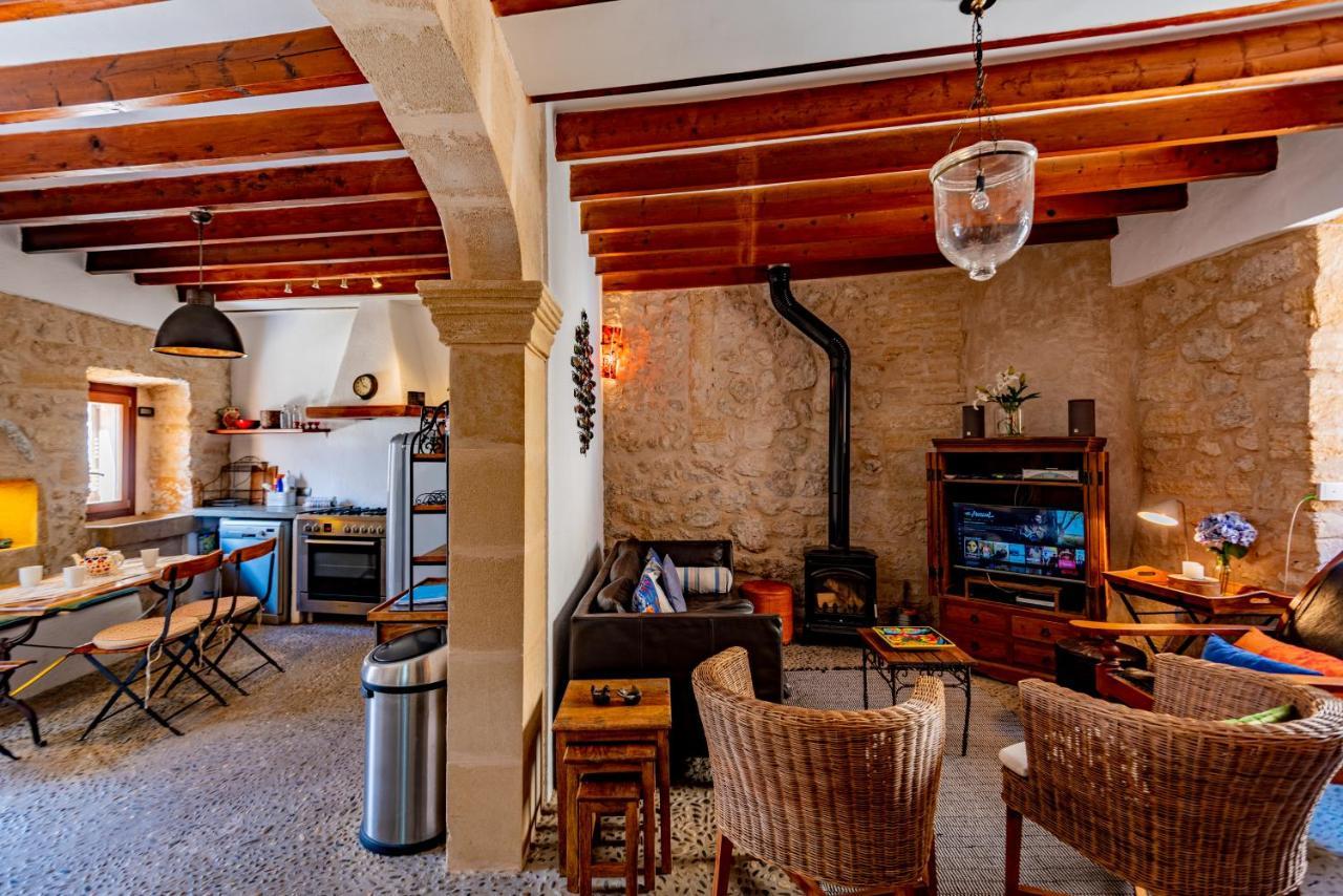 Albuqassim A Modern Townhouse In Pollensa, With Heated Pool *