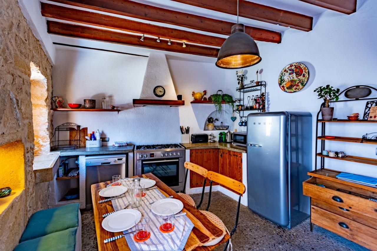 Albuqassim A Modern Townhouse In Pollensa, With Heated Pool Pollença